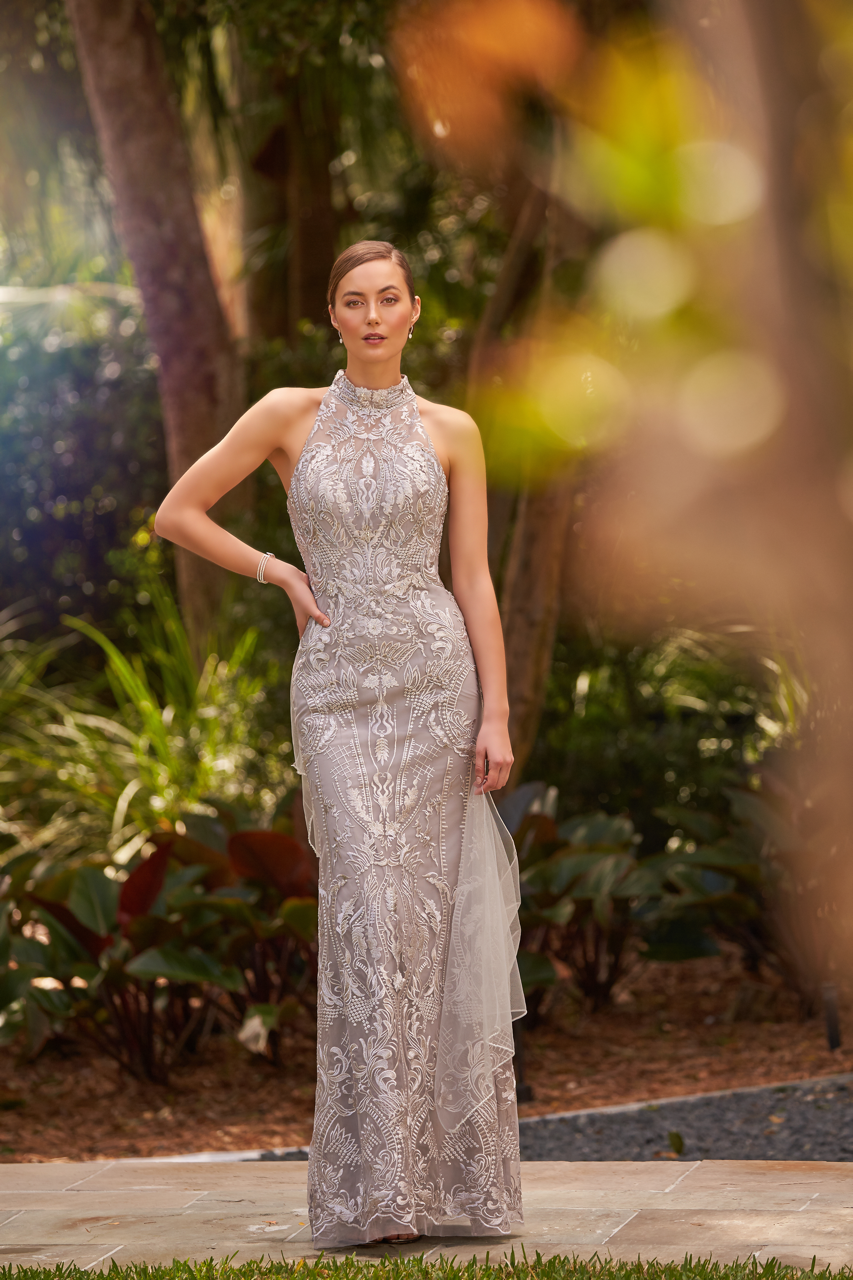 Mother of bride wearing a evening blue dress